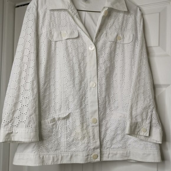 White Alia peplum style box top - Picture 3 of 9